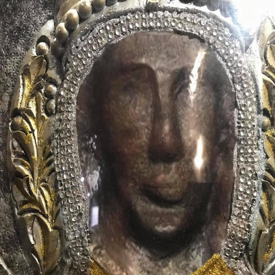 Κερατέα: Μύρο και αίμα από τα ανοιχτά μάτια του Ταξιάρχη – Συγκλονισμένοι οι πιστοί από Γεωργία