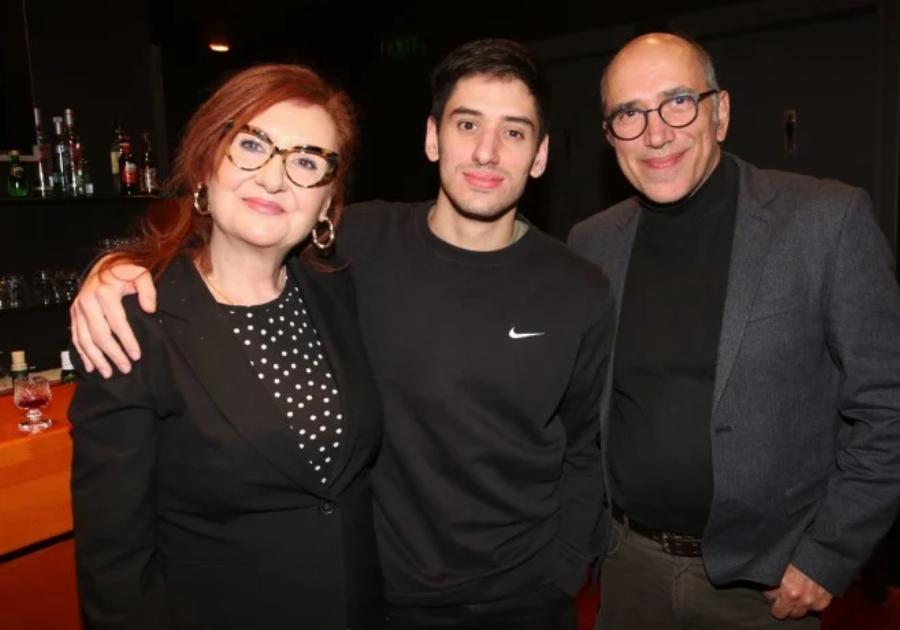 Τίτος Γρηγορόπουλος: Ο γιος  του «Τρελαντώνη» και της «Κανέλλας» είναι πλέον 22 ετών και πήρε την γοητεία του μπαμπά του