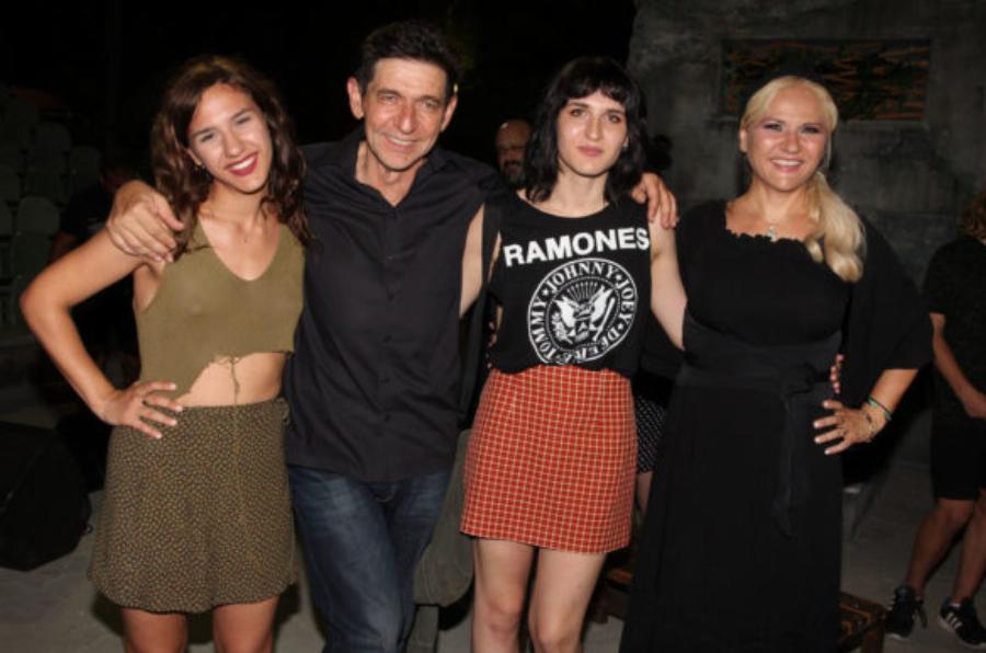 Όλγα Σκιαδαρέση: Η κόρη των Γεράσιμου Σκιαδαρέση και της Μπέσσυ Μάλφα είναι τραγουδίστρια και η φωνή της εντυπωσιάζει