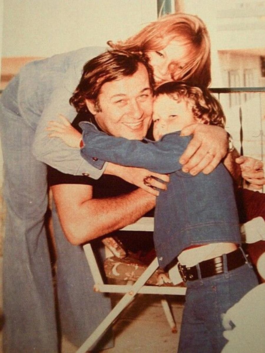 Γιάννης Παπαμιχαήλ: Η εξάρτηση από τις ουσίες, η διπλή αποκλήρωση από τον πατέρα του, η ψυχοθεραπεία και η νέα ζωή