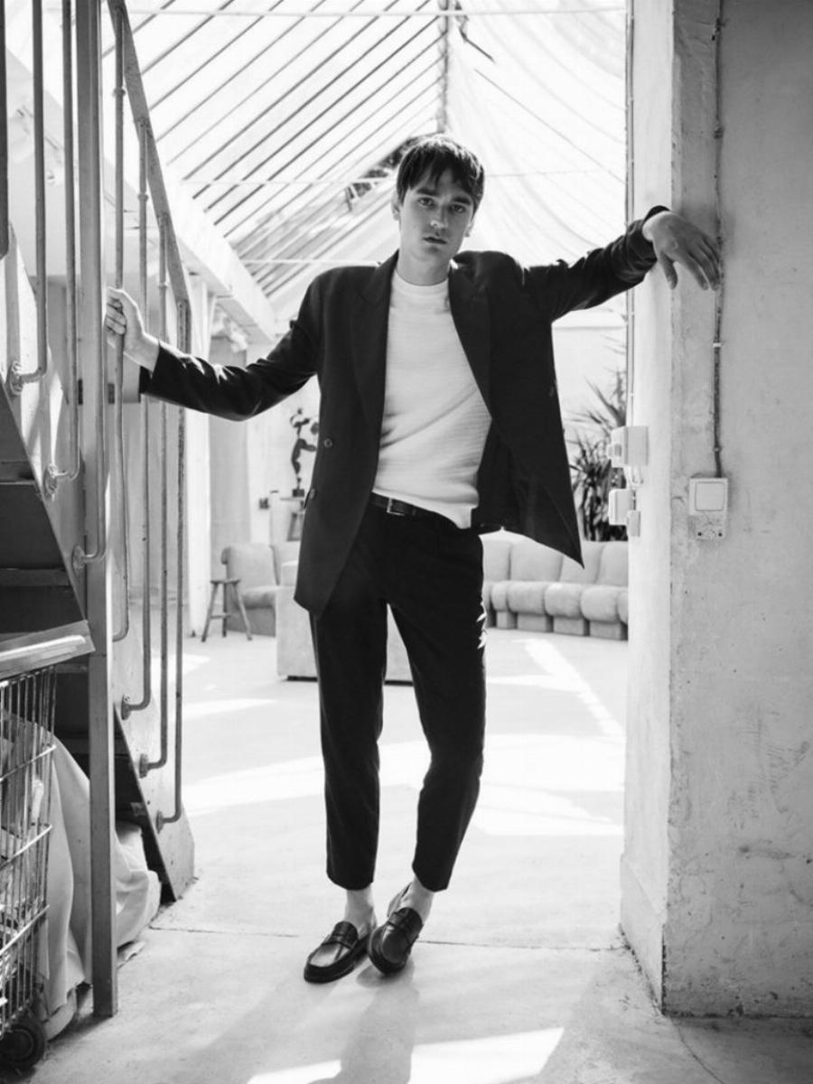 Αλέν Ντελόν: Ο γιος του είναι μοντέλο και έχει κληρονομήσει την απερίγραπτη ομορφιά και γοητεία του πατέρα του