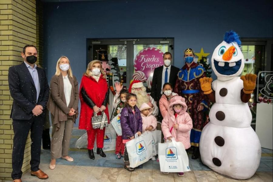 Ο Άγιος Βασίλης από τη Φινλανδία χάρισε χαμόγελα στα παιδιά της Ογκολογικής Μονάδας Παίδων Ελπίδα