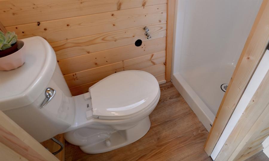 Τροχόσπιτα τέλος: Το πηγαίνεις όπου θες, κοιμάσαι και τρως σαν βασιλιάς και το μπάνιο του είναι υπερλούξ