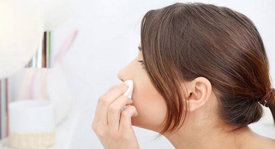 Αμυγδαλέλαιο: Για δυνατά και υγιή μαλλιά – Η ευεργετική χρήση του στο πρόσωπο, στα νύχια και στο σώμα