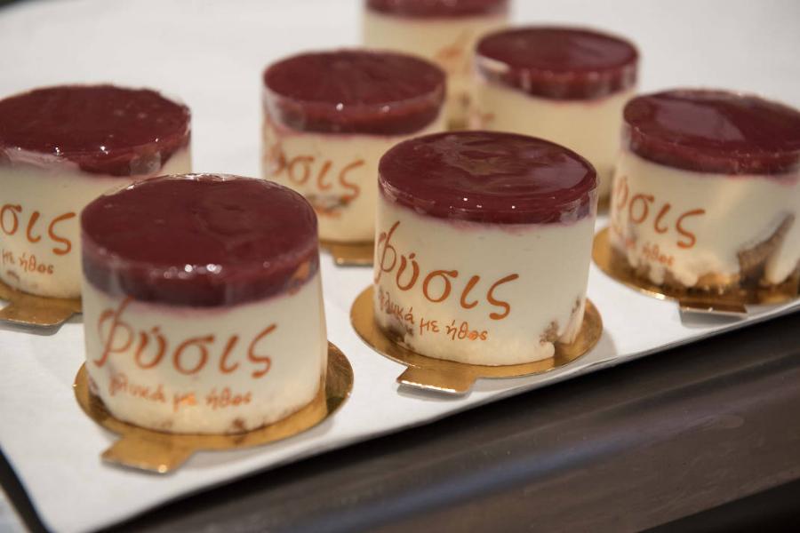 Ζαχαροπλαστείο «Φύσις»: Τρως όσα γλυκά θες και δεν νιώθεις καθόλου τύψεις