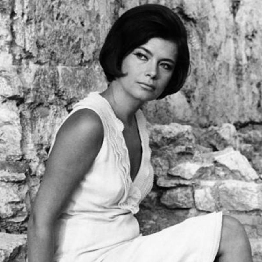 «Μην τον ρωτάς τον ουρανό»: Η ιστορία του υπέροχου τραγουδιού του Μάνου Χατζιδάκι που ερμήνευσε η Καρέζη