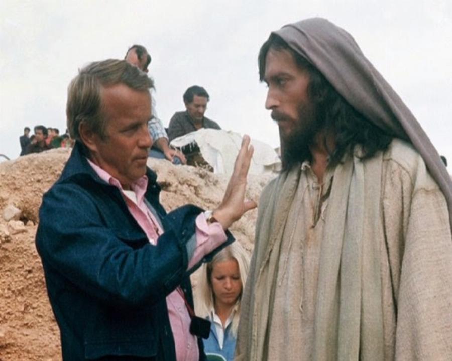 Ιησούς από τη Ναζαρέτ: Η αληθινή ζωή του Ρόμπερτ Πάουελ – Ποιος είναι ο ηθοποιός που υποδύθηκε τον Ιησού και ποιος ο μύθος της κατάρας