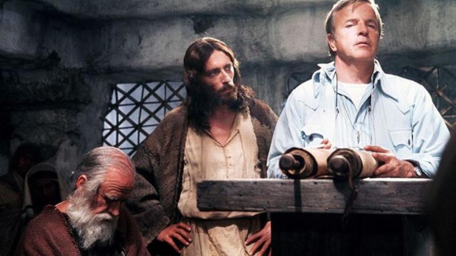 Ιησούς από τη Ναζαρέτ: Η αληθινή ζωή του Ρόμπερτ Πάουελ – Ποιος είναι ο ηθοποιός που υποδύθηκε τον Ιησού και ποιος ο μύθος της κατάρας