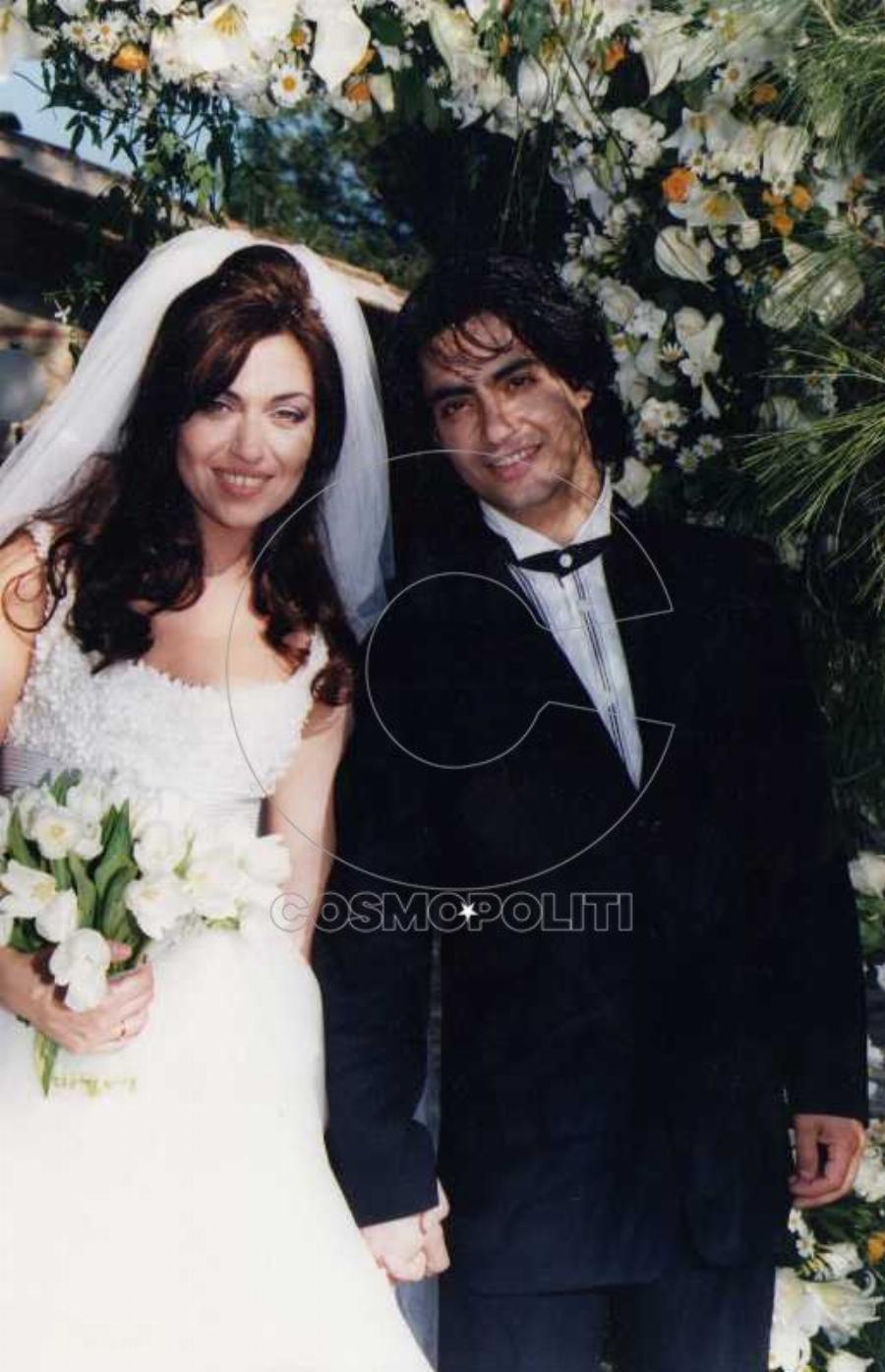 Διονύσης Σχοινάς – Καίτη Γαρμπή: Γιορτάζουν χρόνια αγάπης και αφοσίωσης – Οι σπάνιες φωτογραφίες από το γάμο τους