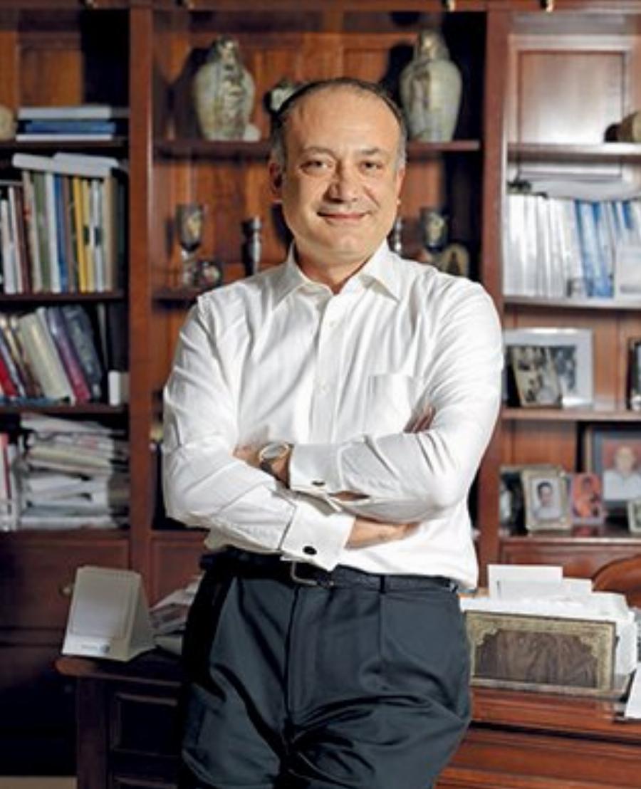 Έχει χειρουργήσει 15.000 παιδιά χωρίς να πληρωθεί και είναι Έλληνας γιατρός