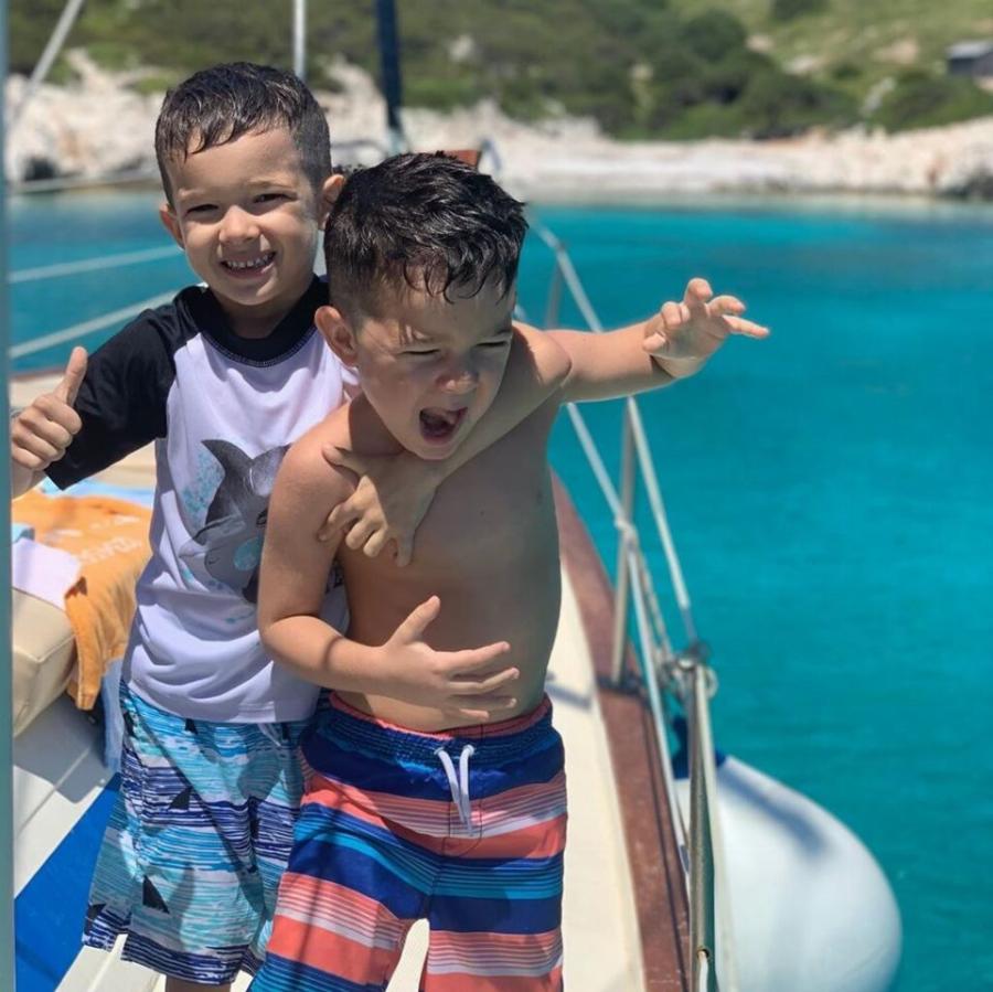 Καλομοίρα: Περνά όμορφες στιγμές με τους δίδυμους γιους της και την κόρη της – Τα παιδιά είναι μία γλύκα