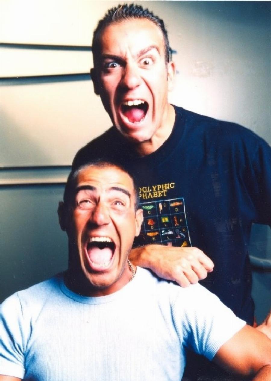 Από αδέρφια, δύο ξένοι: 4 δυνατές φιλίες του Αντώνη Κανάκη που τέλειωσαν άδοξα