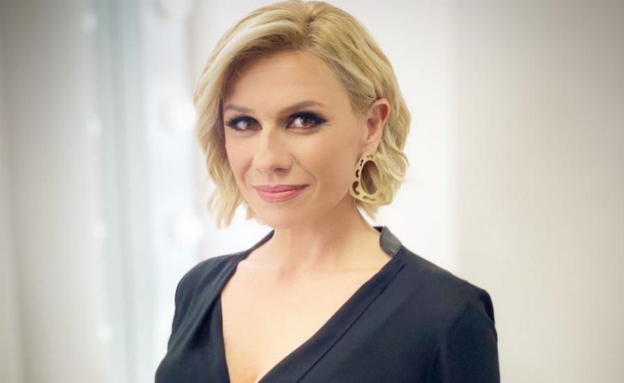 Κατερίνα Καραβάτου: Ερωτευμένη ξανά η παρουσιάστρια – Μ’ αυτόν τον άνδρα είναι σε σχέση μετά τον χωρισμό της από τον Κρατερό Κατσούλη!