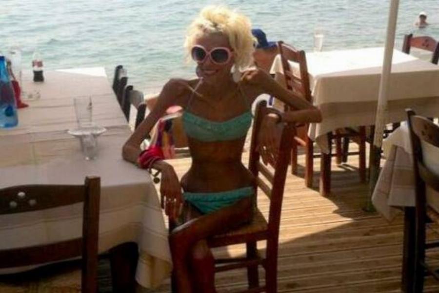 Νανά Καραγιάννη: Τα δύσκολα παιδικά χρόνια, το διαζύγιο, η μάχη με την ανορεξία, ο μοναχικός θάνατος και η κληρονομιά που άφησε στην φίλη της