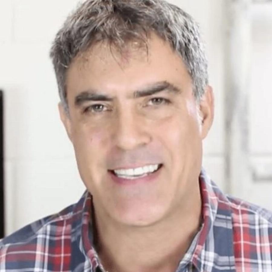 Κατερίνα Μουτσάτσου: Ο σύζυγος σωσίας του Κλούνεϊ, τα ψέματα για την ηλικία, η ζωή στις ΗΠΑ και ο διαλογισμός