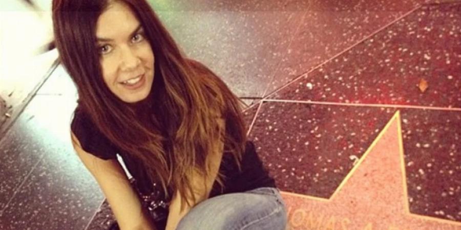 Κατερίνα Μουτσάτσου: Ο σύζυγος σωσίας του Κλούνεϊ, τα ψέματα για την ηλικία, η ζωή στις ΗΠΑ και ο διαλογισμός