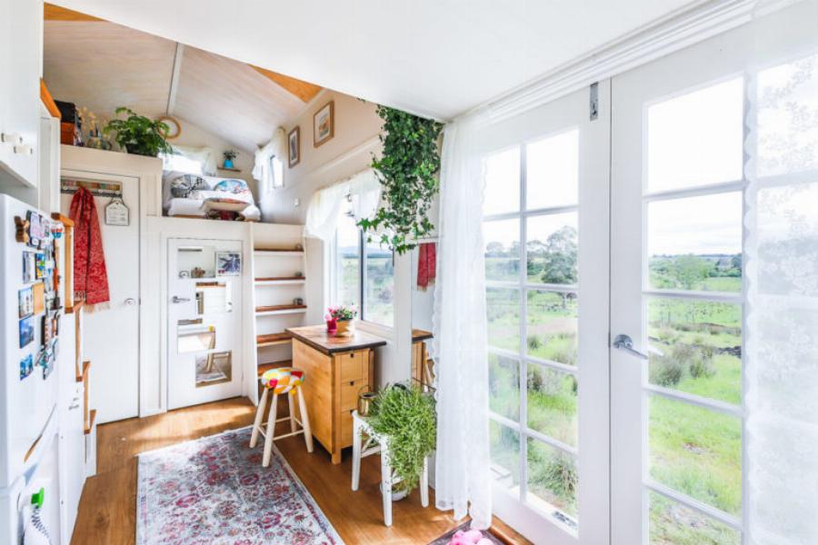 Κοπέλα ζει σε σπίτι 17 τετραγωνικά, το εσωτερικό του περιέχει τα πάντα και όλοι το ζηλεύουν