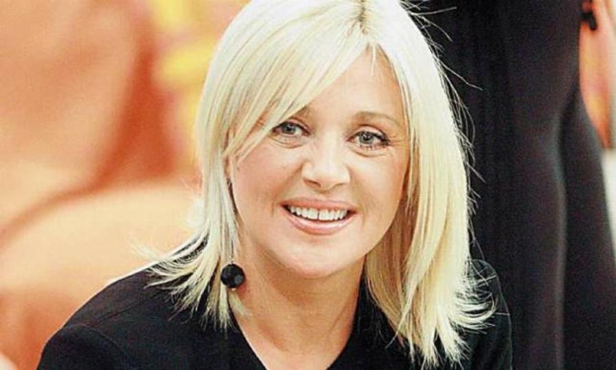 Ρούλα Κορομηλά: Τα φαντασμαγορικά σόου, η κατάθλιψη, το αυτοάνοσο νόσημα, οι 10 εξωσωματικές και η προσπάθεια για υιοθεσία