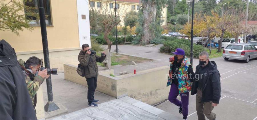 Light: Ηρεμιστικά, χασίς και 18.000 ευρώ στο αυτοκίνητο του τράπερ