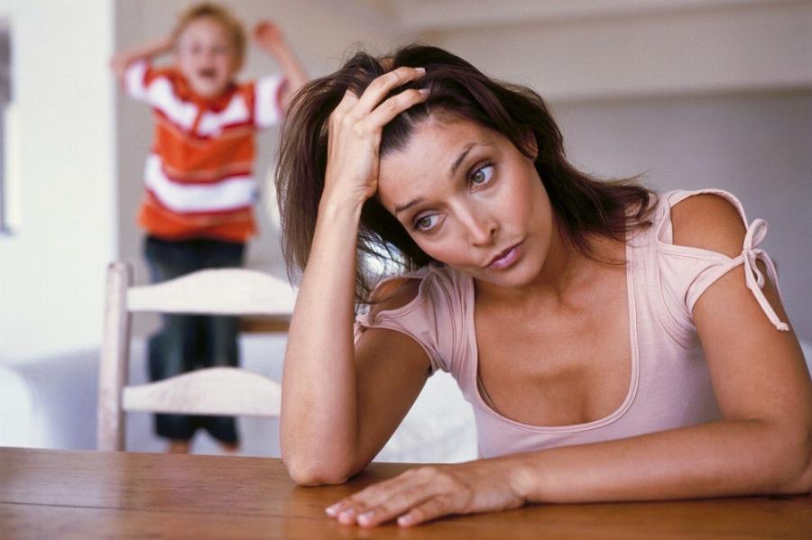 “Γέννησα ένα παιδί εκτός γάμου και όλοι είναι εναντίον μου. Είμαι σε απόγνωση, δεν ξέρω τι να κάνω”