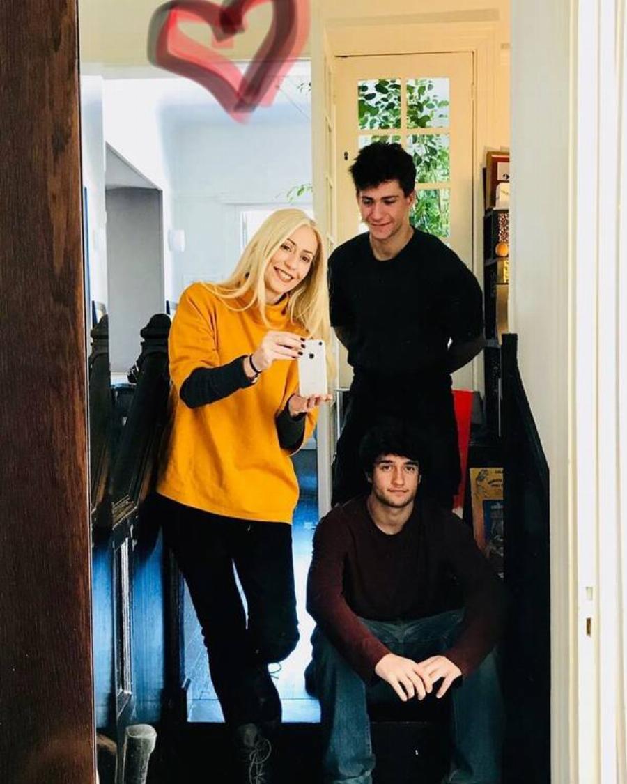 Μαρία Μπακοδήμου: Το υπερπολυτελές σπίτι στην Εκάλη, η πανακριβή διακόσμηση και οι 2 κούκλοι γιοι της