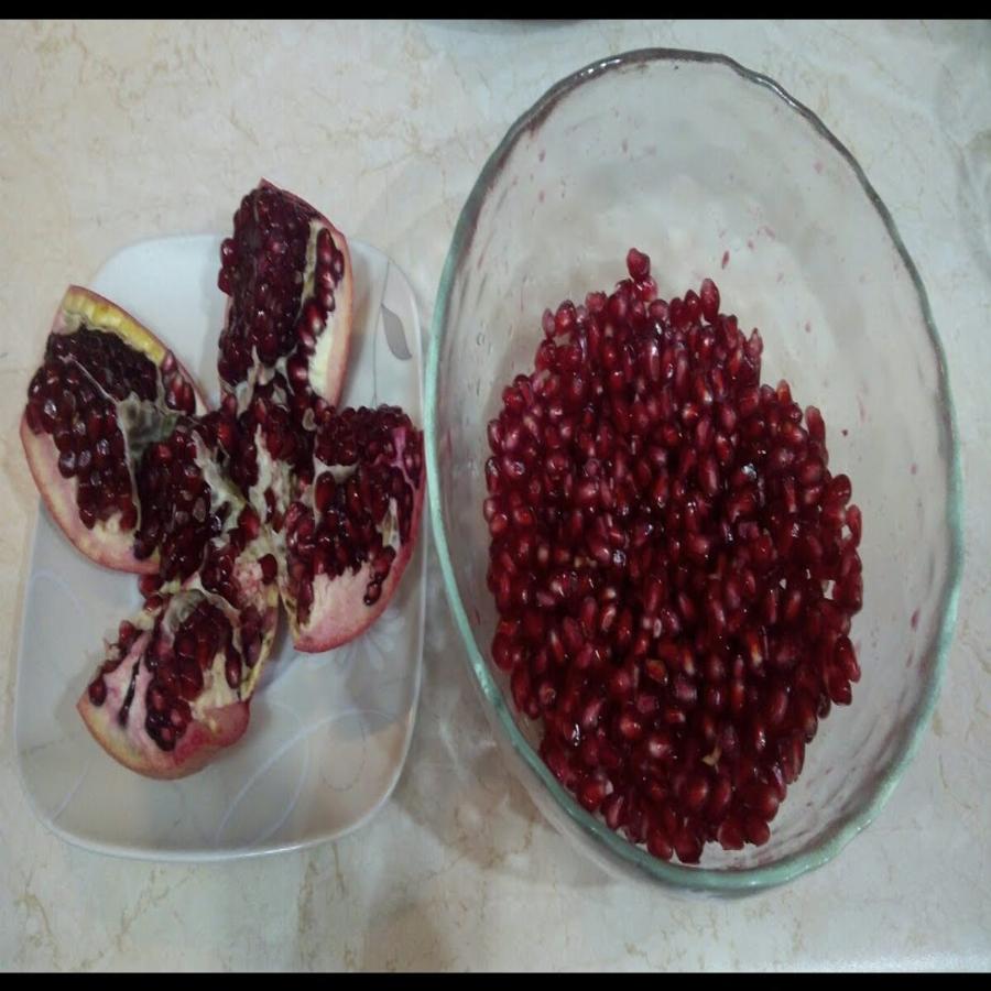 Πως να καθαρίσεις ένα ρόδι σε 5 λεπτά δίχως να το χαλάσεις και χωρίς να λερωθείς