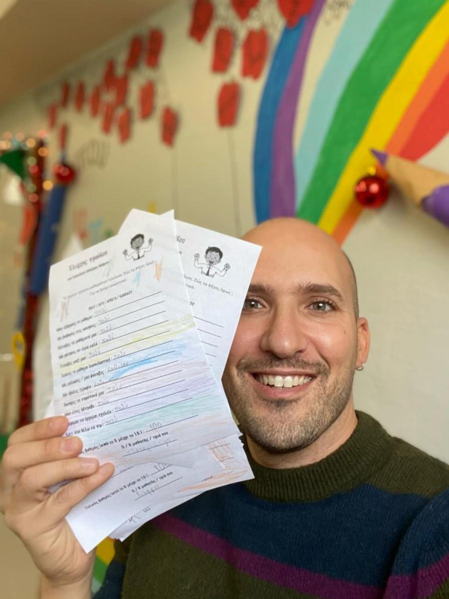 Μάριος Μάζαρης: Ο δάσκαλος που αντί να βαθμολογεί τα παιδιά, τον βαθμολογούν εκείνα