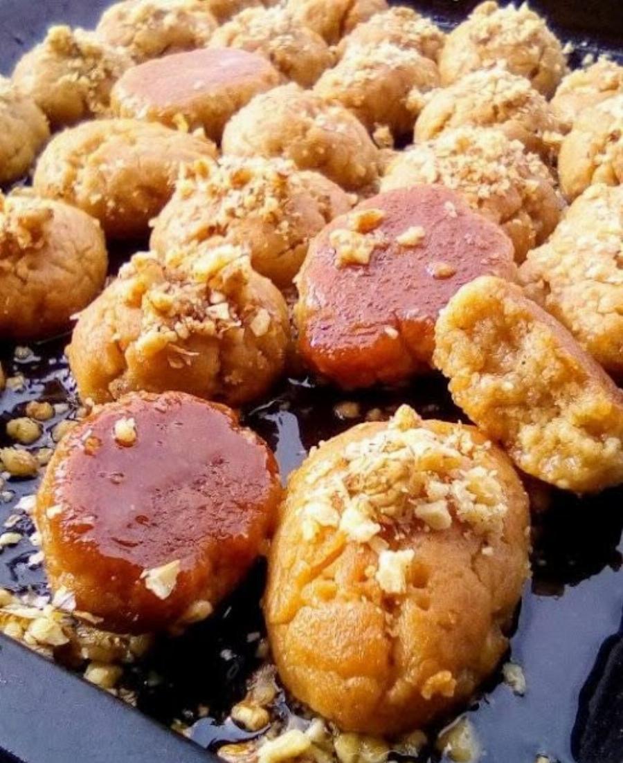 Μελομακάρονα από τον Άκη Πετρετζίκη: Το μυστικό που τα κάνει πεντανόστιμα