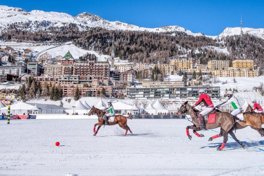 Ξενοδοχείο οικογένειας Νιάρχου: Είναι υπερλουξ, φιλοξενεί διάσημους και πλούσιους και εσωτερικά είναι σαν παλάτι