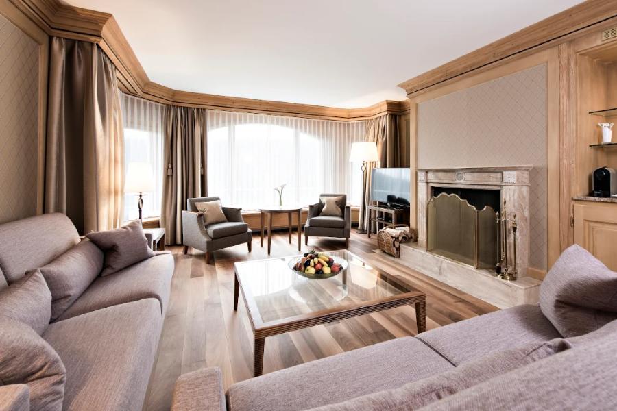 Ξενοδοχείο οικογένειας Νιάρχου: Είναι υπερλουξ, φιλοξενεί διάσημους και πλούσιους και εσωτερικά είναι σαν παλάτι