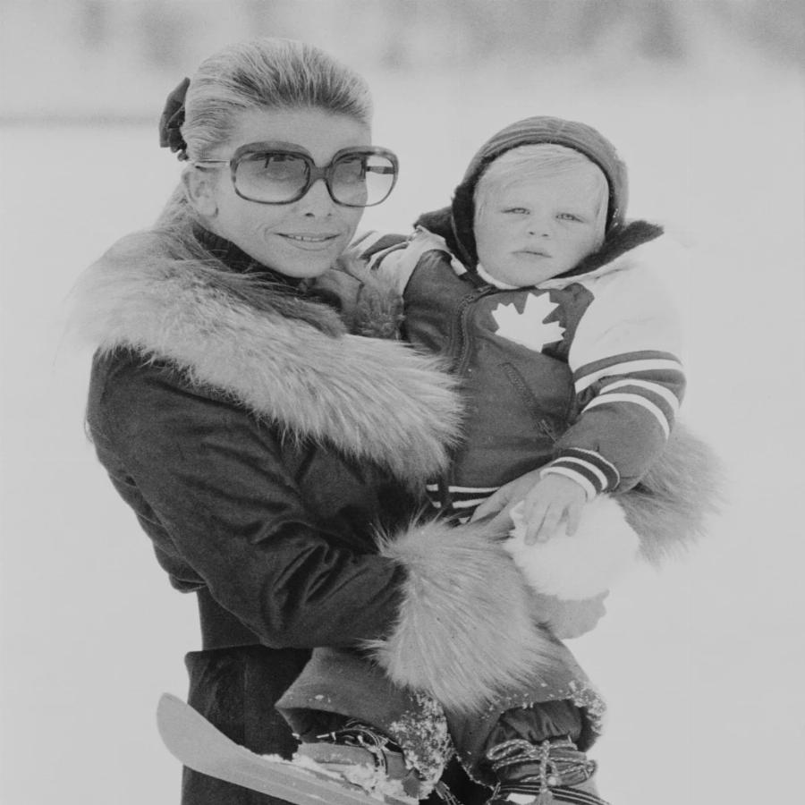 Ξενοδοχείο οικογένειας Νιάρχου: Είναι υπερλουξ, φιλοξενεί διάσημους και πλούσιους και εσωτερικά είναι σαν παλάτι