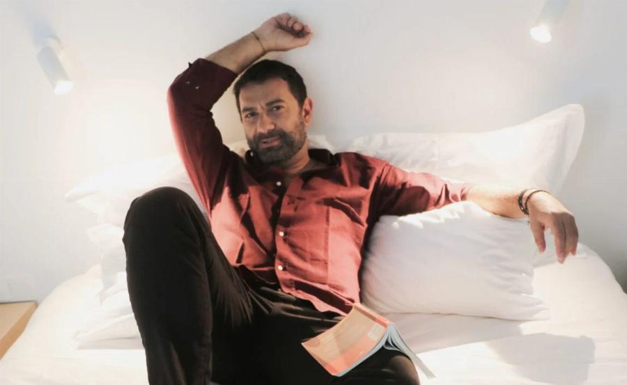 Μιχάλης Μαρίνος: Το σκηνικό στο «Παρά Πέντε», η αποχώρηση από το «Έλα στη Θέση μου», ο έρωτας στη ζωή του και οι σπατάλες