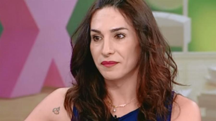 Μίνα Ορφανού: «Δεν έχω κάνει αλλαγή φύλου, όταν με ρωτάνε μου τη δίνει»