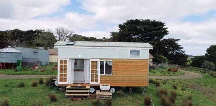 Κοπέλα ζει σε σπίτι 17 τετραγωνικά, το εσωτερικό του περιέχει τα πάντα και όλοι το ζηλεύουν