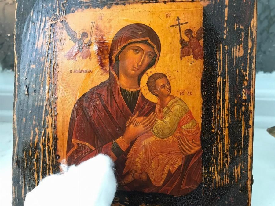 Σεισμός στην Κρήτη: Σημείο του Σταυρού εμφανίσθηκε σε εικόνα της Παναγίας