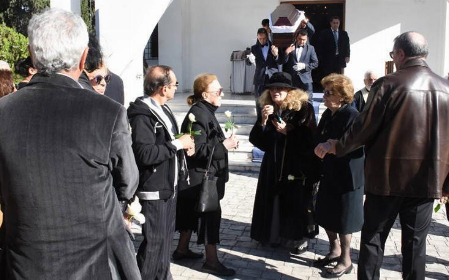 Νίκος Κούρος: Οι σπουδές του στη Νομική, ο φαρμακοτρίφτης του «Ρέτιρε», η απομόνωση και θάνατός του το 2018