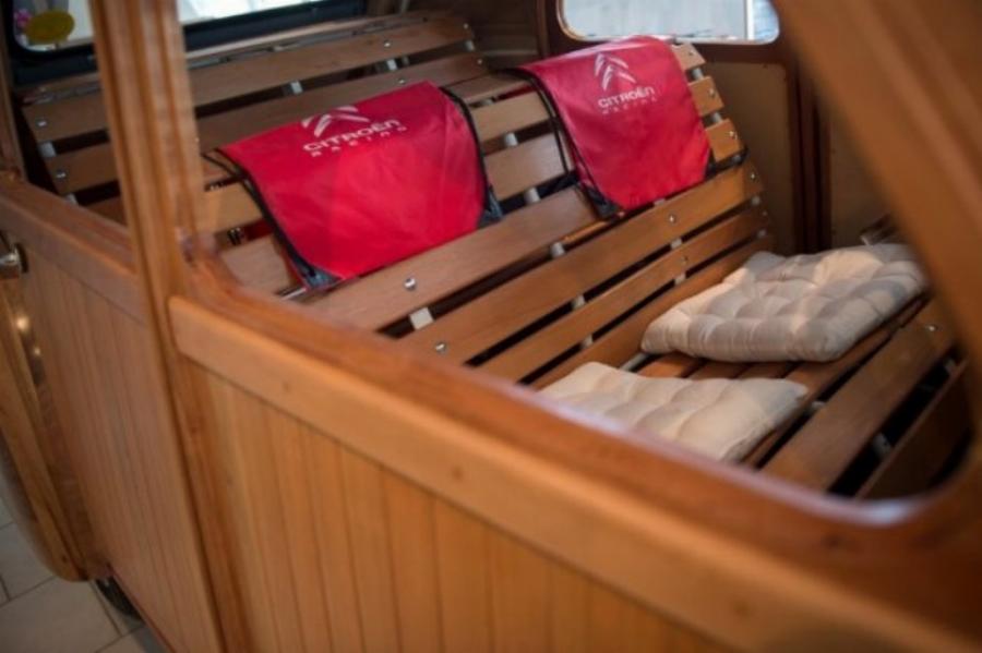 Συνταξιούχος επιπλοποιός έφτιαξε ένα μυθικό ξύλινο Ντεσεβώ, πιστό αντίγραφο του θρυλικού Citroen 2CV, που λειτουργεί κανονικά!