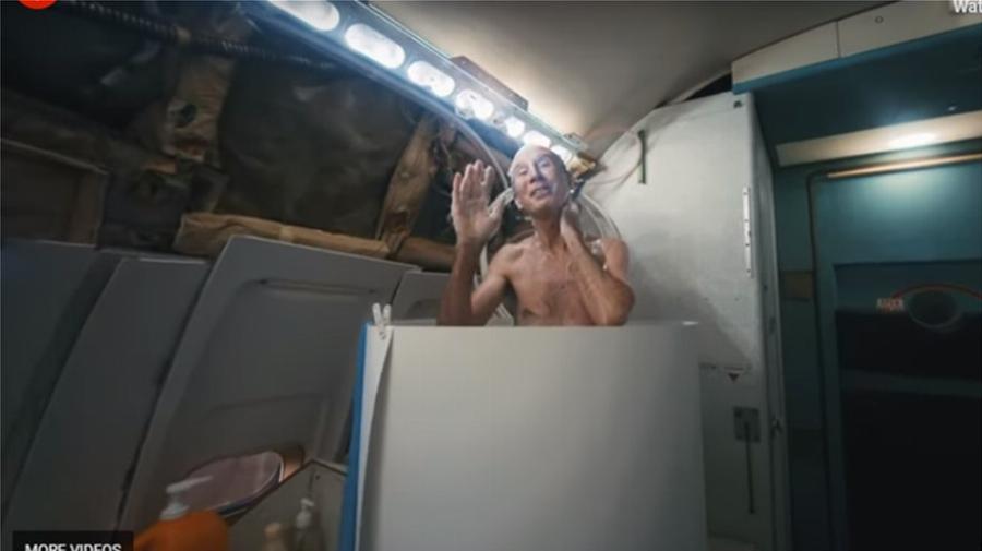 Ένα Boeing 727 της Ολυμπιακής, μεταμορφώθηκε σε εντυπωσιακό σπίτι: Αυτός που το αγόρασε ζει μόνιμα μέσα στο δάσος