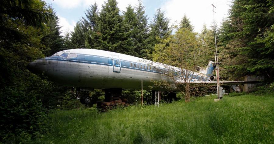 Ένα Boeing 727 της Ολυμπιακής, μεταμορφώθηκε σε εντυπωσιακό σπίτι: Αυτός που το αγόρασε ζει μόνιμα μέσα στο δάσος