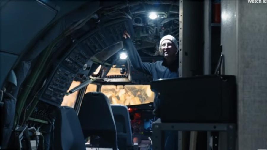 Ένα Boeing 727 της Ολυμπιακής, μεταμορφώθηκε σε εντυπωσιακό σπίτι: Αυτός που το αγόρασε ζει μόνιμα μέσα στο δάσος