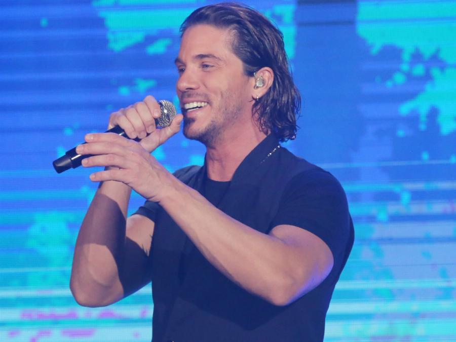 Νίκος Οικονομόπουλος: Ο κορονοϊός με βρήκε δύσκολα – Η Θεία Κοινωνία είναι το φάρμακο των ανθρώπων