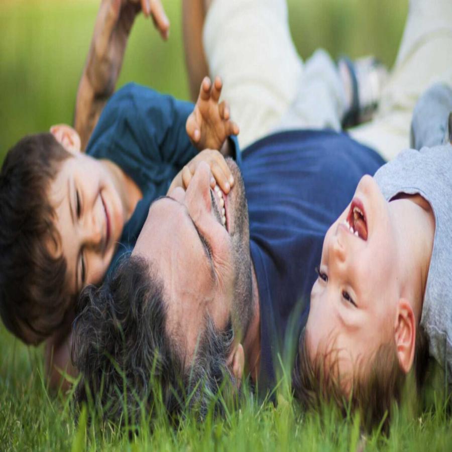 «Παντρεύτηκα τον άνδρα που ξυπνάει πρωί τα σαββατοκύριακα με τα παιδιά για να κοιμάμαι εγώ όσο θέλω»