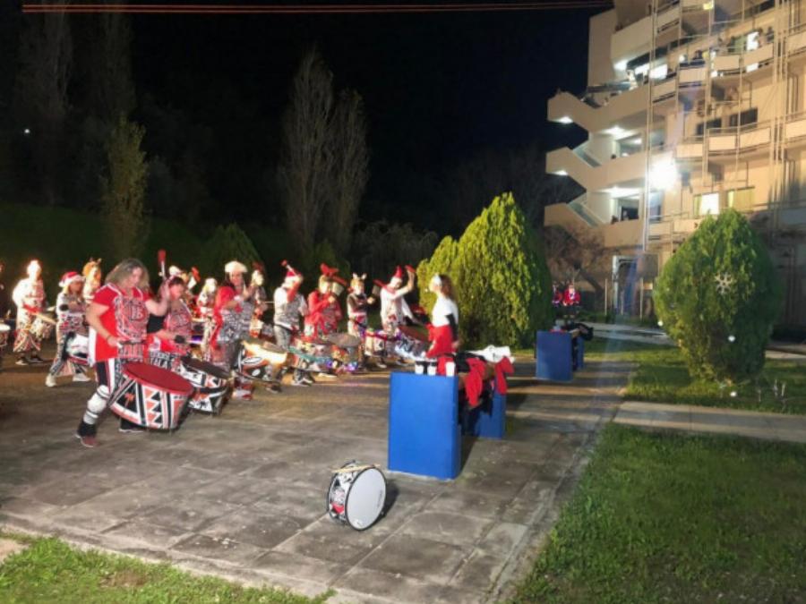 Κρήτη: Άη Βασίληδες έκαναν «απόβαση» στην Παιδο-ογκολογική Κλινική του ΠΑΓΝΗ