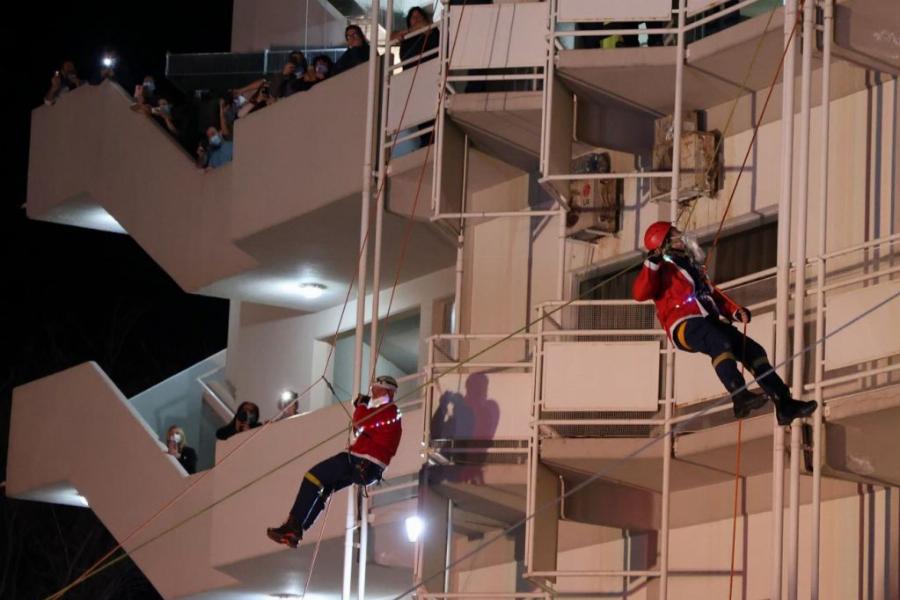 Κρήτη: Άη Βασίληδες έκαναν «απόβαση» στην Παιδο-ογκολογική Κλινική του ΠΑΓΝΗ