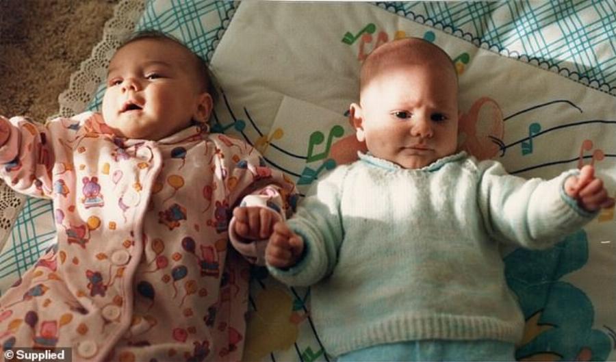 Μια ζωή μαζί: Γεννήθηκαν στο ίδιο μαιευτήριο σε διπλανά κρεβάτια και παντρεύτηκαν 30 χρόνια μετά