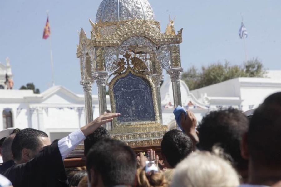 Εμφανίστηκε η Παναγία και γιάτρεψε ψυχασθενή: Μέγα το θαύμα της Παναγίας της Τήνου
