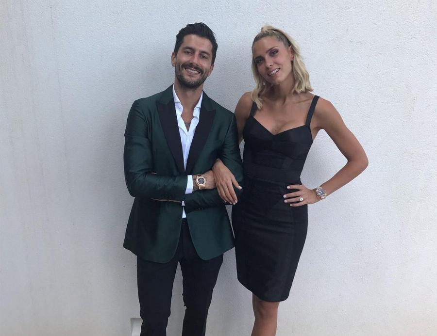 Γάμοι βγαλμένοι από παραμύθι: 16 γάμοι διάσημων Ελλήνων το 2021 και τα ονειρικά νυφικά τους