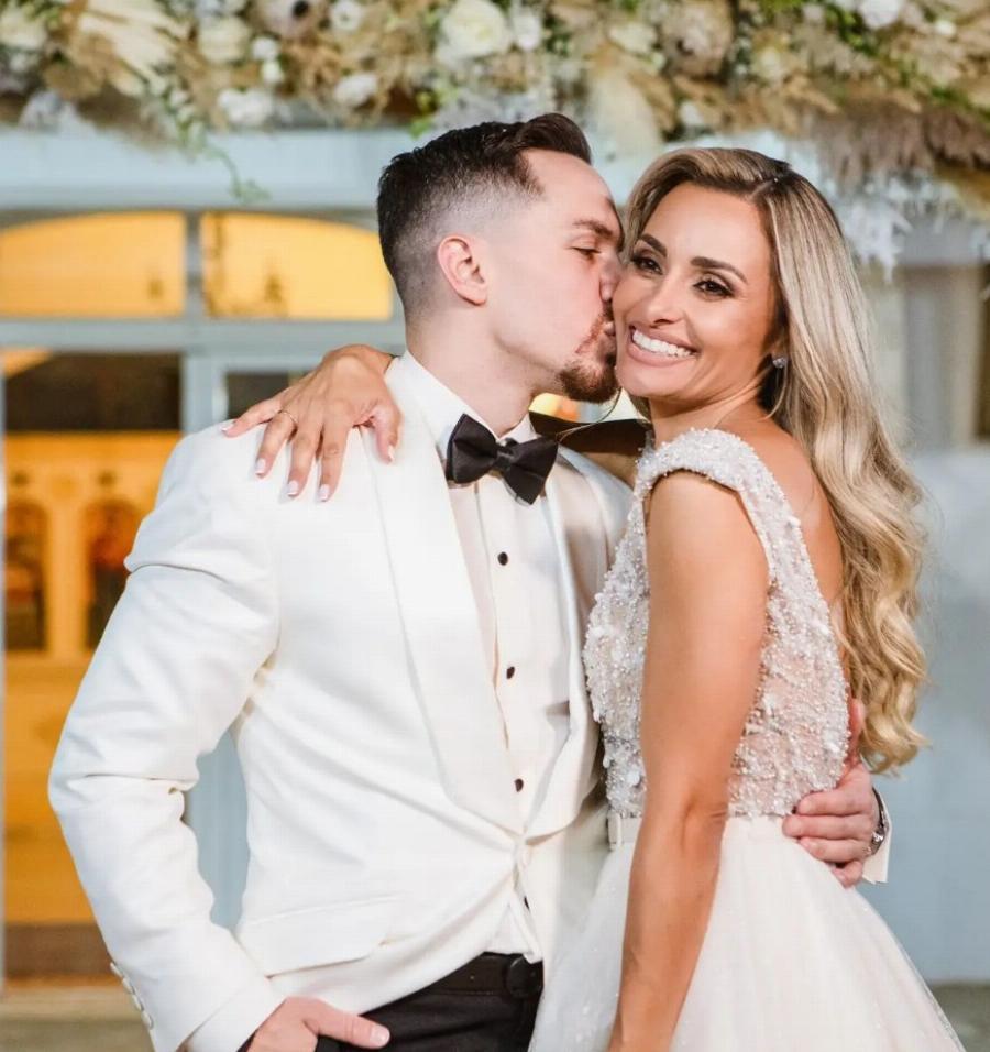 Γάμοι βγαλμένοι από παραμύθι: 16 γάμοι διάσημων Ελλήνων το 2021 και τα ονειρικά νυφικά τους