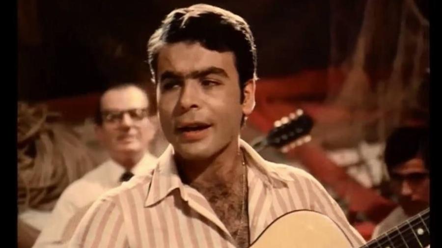 Γιάννης Πουλόπουλος: Το μεροκάματο πριν τη δισκογραφία, τα κοριτσόπουλα που έλιωναν, ο γάμος, η κόντρα με τον Μπιθικώτση, τα πάθη και το γλαύκωμα στα μάτια