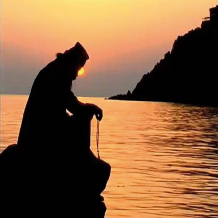 Προσευχή από το Άγιο Όρος: Να τη λέτε κάθε πρωί και τίποτα κακό δεν θα σας αγγίξει